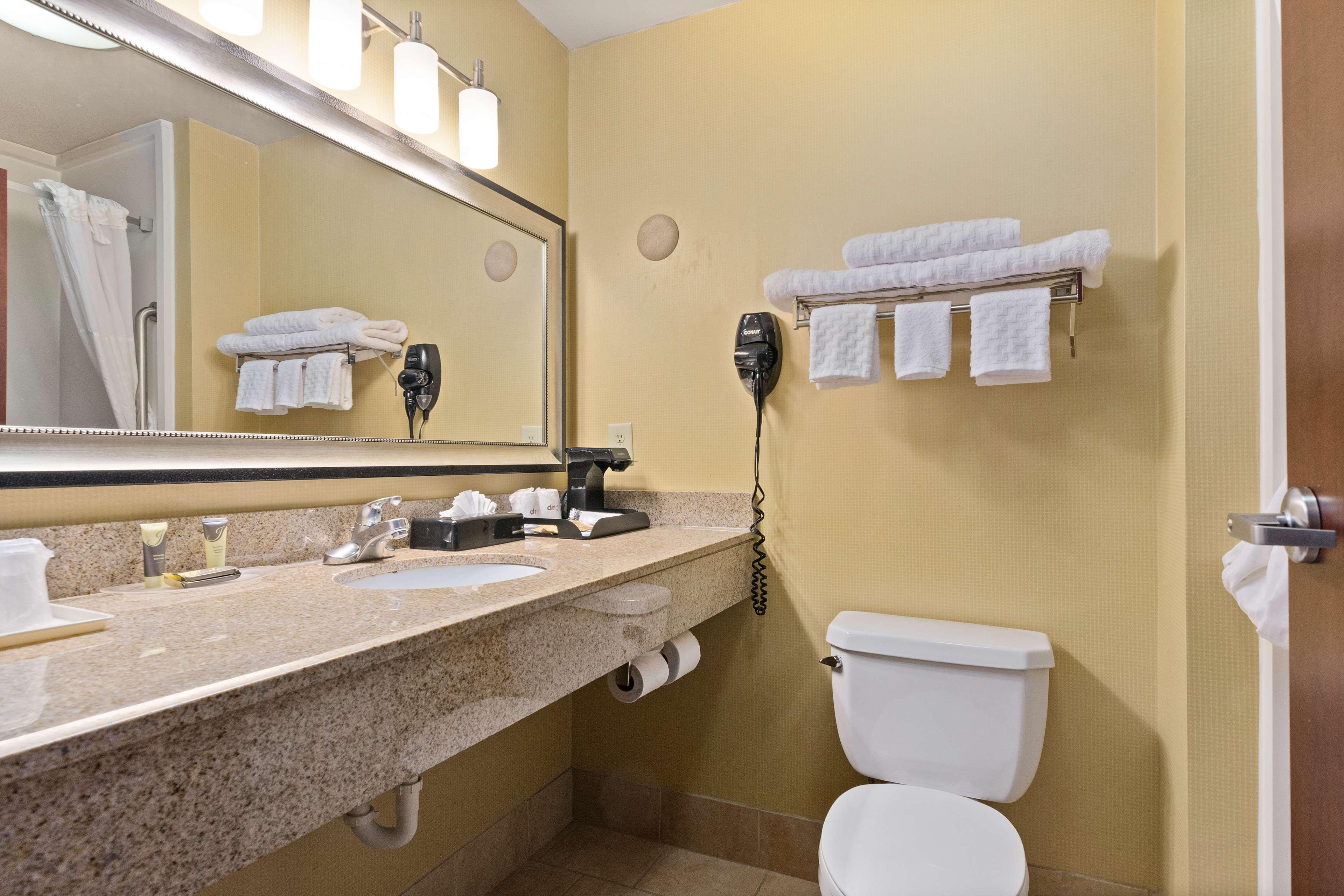 Surestay Plus Hotel By Best Western Portland Route 52 West Dış mekan fotoğraf